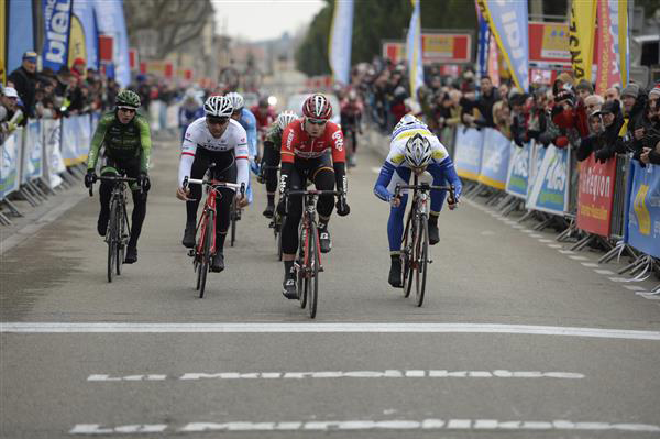 Kris Boeckmans wins stage 1